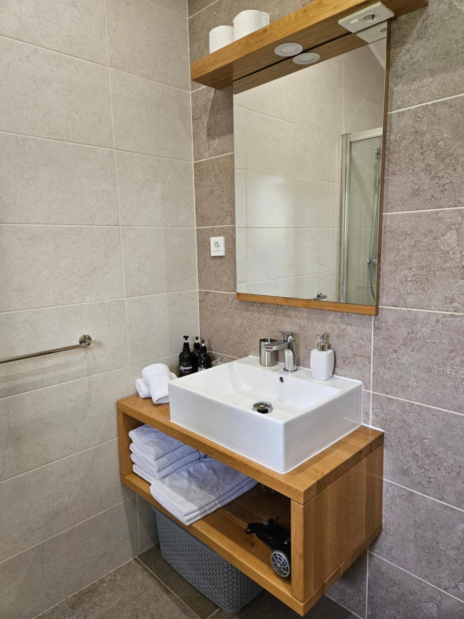 Apartments Woodnotes Licko Petrovo Selo Экстерьер фото